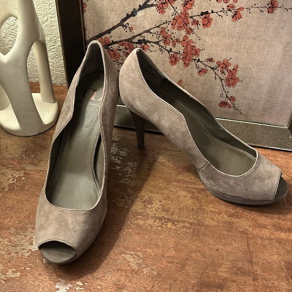 Kelsi Dagger Anthropologie suede Peeptoe platform heels, size 8 - Picture 2 of 11